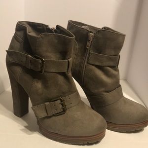 Mossimo Women’s Buckle Boots Size 7  Gray Suede